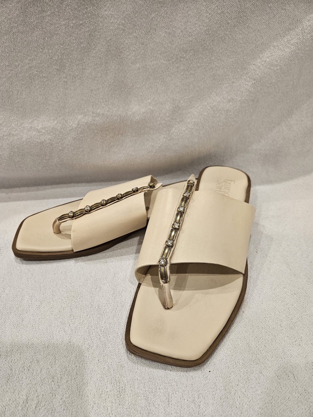 Franco Sarto Megs size 8.5 Leather Slip On Flat Rhinestone Sandals * - Picture 1 of 5